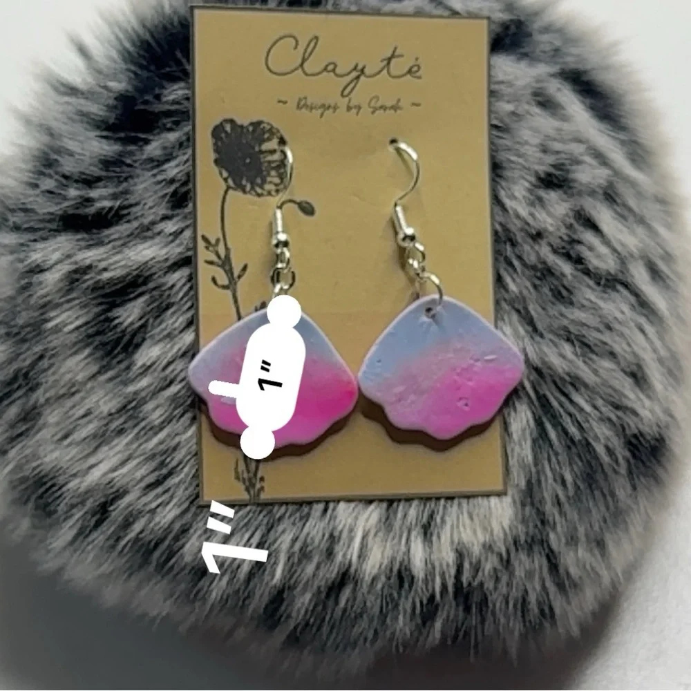Polymer clay earrings 💙💕💙